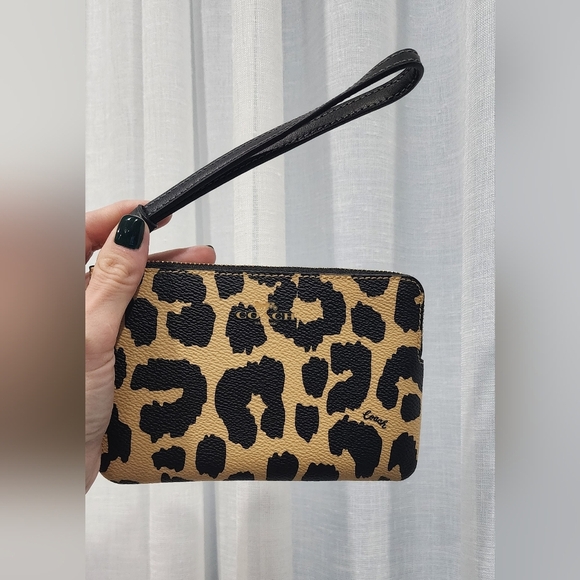 Coach Corner Zip Wristlet With Leopard Print - Picture 2 of 6